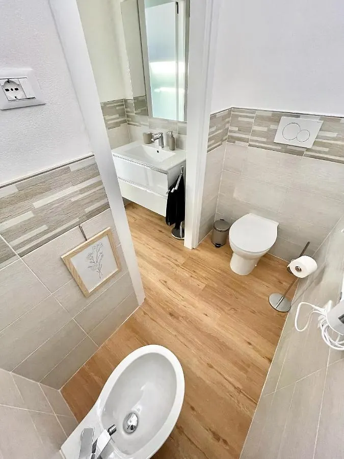 شقة La Casina Verde - Appartamento Mansardato ليفورنو إيطاليا