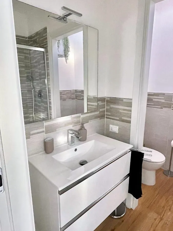 La Casina Verde - Appartamento Mansardato ليفورنو شقة